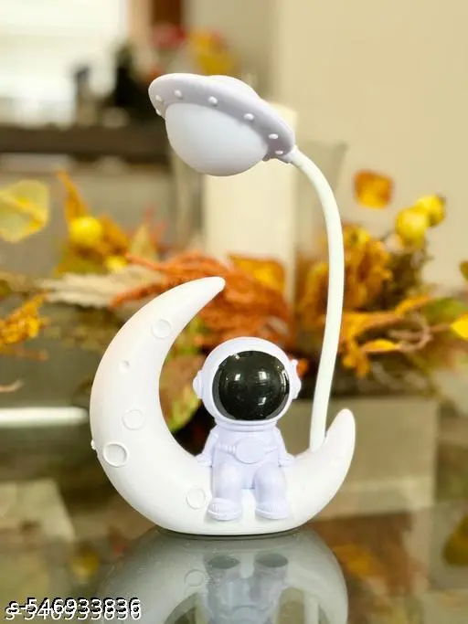 LunaTrooper Astronaut Study Lamp